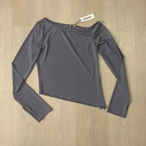 Garage Off Shoulder Asymmetrical long sleeve, Size: Medium